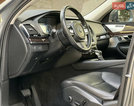 Сірий Вольво ХС90, об'ємом двигуна 2 л та пробігом 183 тис. км за 26500 $, фото 49 на Automoto.ua