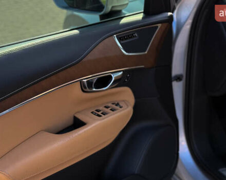 Сірий Вольво ХС90, об'ємом двигуна 1.97 л та пробігом 102 тис. км за 33000 $, фото 23 на Automoto.ua