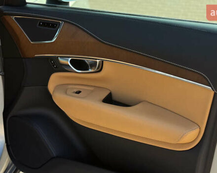 Сірий Вольво ХС90, об'ємом двигуна 1.97 л та пробігом 102 тис. км за 33000 $, фото 17 на Automoto.ua