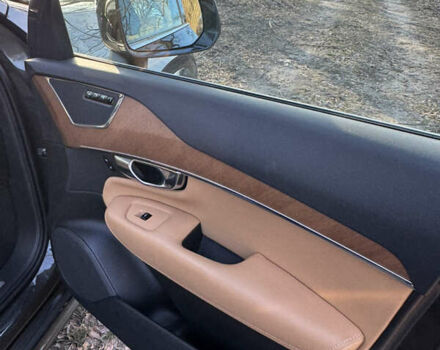 Сірий Вольво ХС90, об'ємом двигуна 1.97 л та пробігом 140 тис. км за 35500 $, фото 9 на Automoto.ua