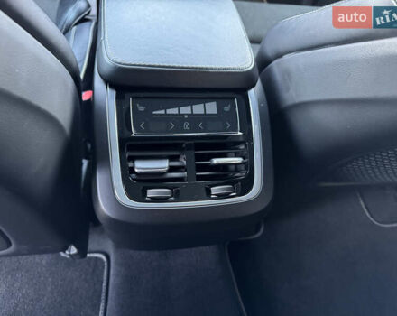 Серый Вольво ХС90, объемом двигателя 2 л и пробегом 82 тыс. км за 28999 $, фото 29 на Automoto.ua