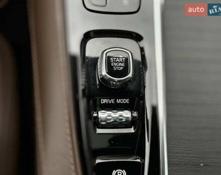 Серый Вольво ХС90, объемом двигателя 1.97 л и пробегом 128 тыс. км за 45000 $, фото 27 на Automoto.ua