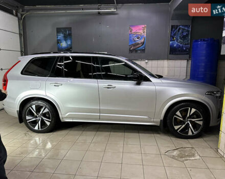 Вольво ХС90 2020 у Сумах на Automoto.ua Сірий Вольво ХС90, об'ємом двигуна 1.97 л та пробігом 64 тис. км за 53000 $, фото 2 на Automoto.ua