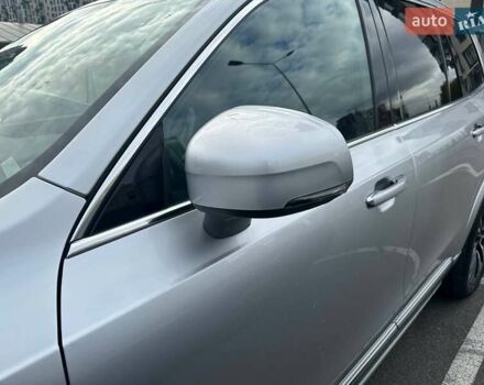 Вольво ХС90 2021 в Киеве на Automoto.ua Серый Вольво ХС90, объемом двигателя 1.97 л и пробегом 48 тыс. км за 56000 $, фото 3 на Automoto.ua