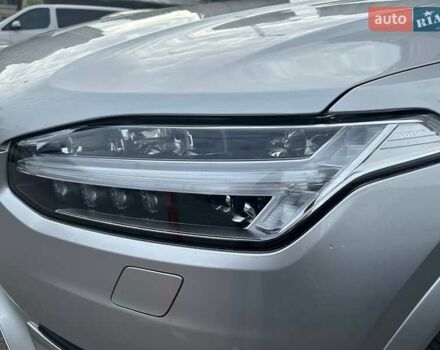 Вольво ХС90 2021 в Киеве на Automoto.ua Серый Вольво ХС90, объемом двигателя 1.97 л и пробегом 48 тыс. км за 56000 $, фото 8 на Automoto.ua