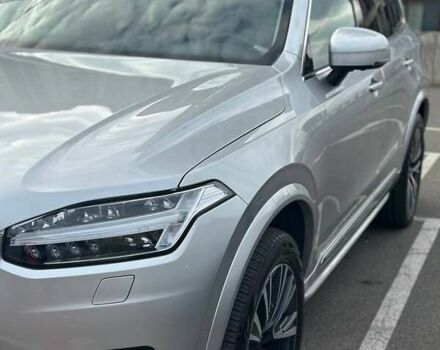 Вольво ХС90 2021 в Киеве на Automoto.ua Серый Вольво ХС90, объемом двигателя 1.97 л и пробегом 48 тыс. км за 56000 $, фото 1 на Automoto.ua