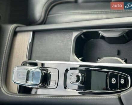 Вольво ХС90 2021 в Киеве на Automoto.ua Серый Вольво ХС90, объемом двигателя 1.97 л и пробегом 48 тыс. км за 56000 $, фото 16 на Automoto.ua