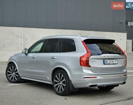 Серый Вольво ХС90, объемом двигателя 1.97 л и пробегом 100 тыс. км за 47777 $, фото 2 на Automoto.ua