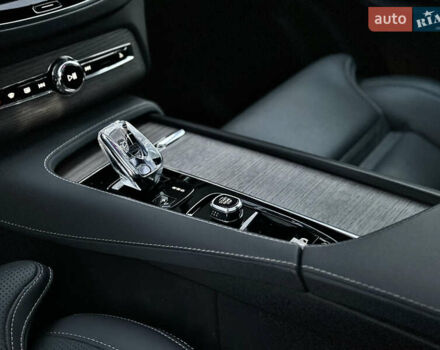 Вольво ХС90 2021 в Киеве на Automoto.ua Серый Вольво ХС90, объемом двигателя 2 л и пробегом 9 тыс. км за 63000 $, фото 26 на Automoto.ua