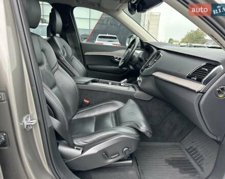 Вольво ХС90 2021 в Киеве на Automoto.ua Серый Вольво ХС90, объемом двигателя 1.97 л и пробегом 163 тыс. км за 49900 $, фото 15 на Automoto.ua