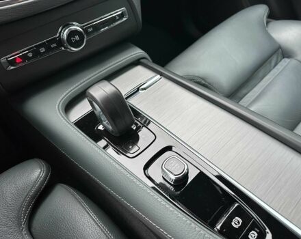 Сірий Вольво ХС90, об'ємом двигуна 2 л та пробігом 120 тис. км за 41900 $, фото 16 на Automoto.ua