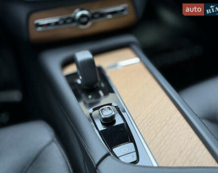 Серый Вольво ХС90, объемом двигателя 2 л и пробегом 27 тыс. км за 52000 $, фото 10 на Automoto.ua