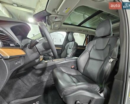 Сірий Вольво ХС90, об'ємом двигуна 1.97 л та пробігом 41 тис. км за 51999 $, фото 26 на Automoto.ua