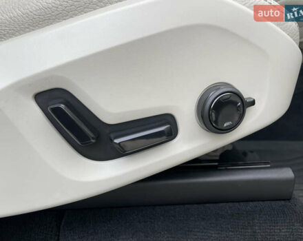 Серый Вольво ХС90, объемом двигателя 2 л и пробегом 65 тыс. км за 62400 $, фото 29 на Automoto.ua