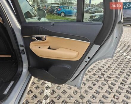 Сірий Вольво ХС90, об'ємом двигуна 1.97 л та пробігом 21 тис. км за 62000 $, фото 19 на Automoto.ua