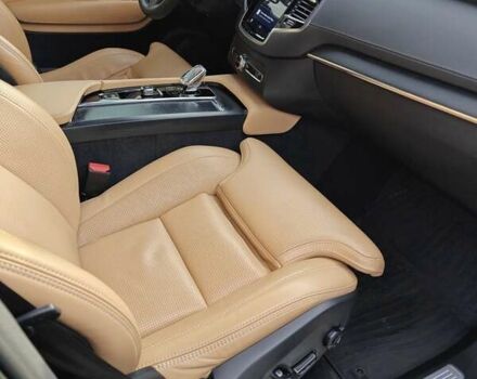 Сірий Вольво ХС90, об'ємом двигуна 1.97 л та пробігом 21 тис. км за 62000 $, фото 11 на Automoto.ua