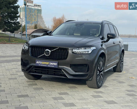 Серый Вольво ХС90, объемом двигателя 2 л и пробегом 65 тыс. км за 62400 $, фото 1 на Automoto.ua