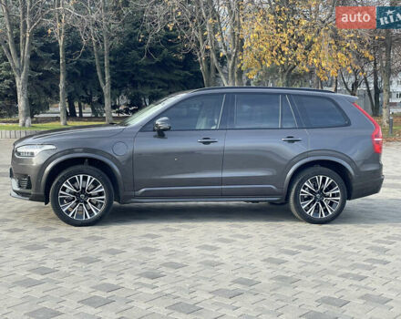 Серый Вольво ХС90, объемом двигателя 2 л и пробегом 65 тыс. км за 62400 $, фото 3 на Automoto.ua