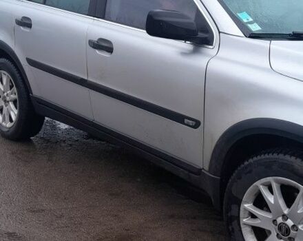 Серый Вольво ХС90, объемом двигателя 2.4 л и пробегом 200 тыс. км за 6062 $, фото 1 на Automoto.ua