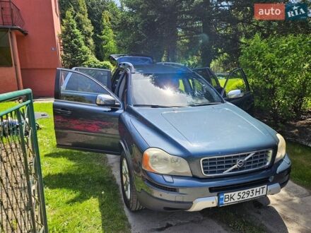 Серый Вольво ХС90, объемом двигателя 2.4 л и пробегом 360 тыс. км за 10500 $, фото 1 на Automoto.ua