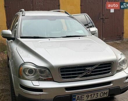 Серый Вольво ХС90, объемом двигателя 2.4 л и пробегом 200 тыс. км за 11000 $, фото 1 на Automoto.ua