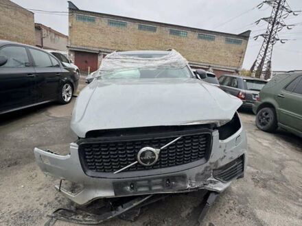 Серый Вольво ХС90, объемом двигателя 2 л и пробегом 80 тыс. км за 12500 $, фото 1 на Automoto.ua