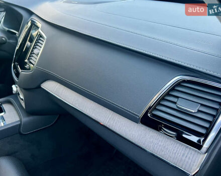 Синий Вольво ХС90, объемом двигателя 2 л и пробегом 69 тыс. км за 46900 $, фото 46 на Automoto.ua