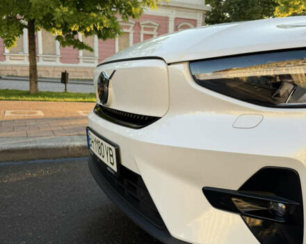 Белый Вольво C40 Recharge, объемом двигателя 0 л и пробегом 31 тыс. км за 34500 $, фото 16 на Automoto.ua