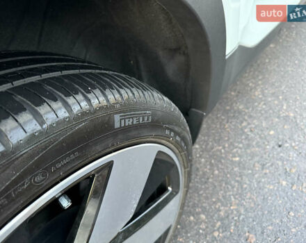 Белый Вольво C40 Recharge, объемом двигателя 0 л и пробегом 31 тыс. км за 34500 $, фото 19 на Automoto.ua