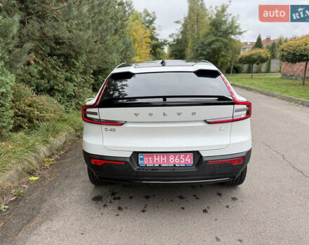 Вольво C40 Recharge 2022 у Рівному на Automoto.ua Білий Вольво C40 Recharge, об'ємом двигуна 0 л та пробігом 23 тис. км за 27600 $, фото 25 на Automoto.ua