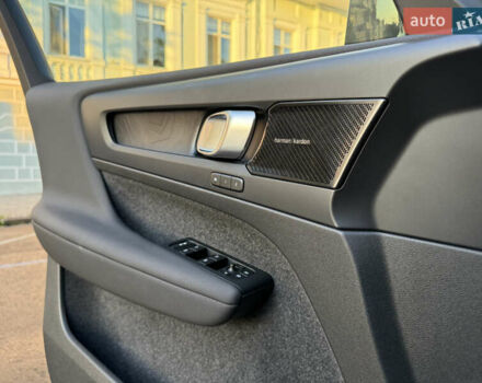 Белый Вольво C40 Recharge, объемом двигателя 0 л и пробегом 31 тыс. км за 34500 $, фото 30 на Automoto.ua