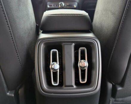 Белый Вольво C40 Recharge, объемом двигателя 0 л и пробегом 31 тыс. км за 34500 $, фото 54 на Automoto.ua