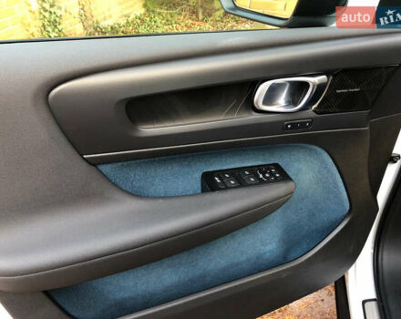 Белый Вольво C40 Recharge, объемом двигателя 0 л и пробегом 72 тыс. км за 29700 $, фото 26 на Automoto.ua