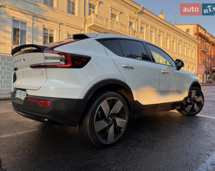 Белый Вольво C40 Recharge, объемом двигателя 0 л и пробегом 31 тыс. км за 34500 $, фото 5 на Automoto.ua