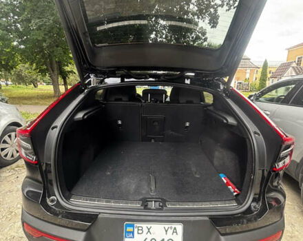 Черный Вольво C40 Recharge, объемом двигателя 0 л и пробегом 50 тыс. км за 28500 $, фото 5 на Automoto.ua