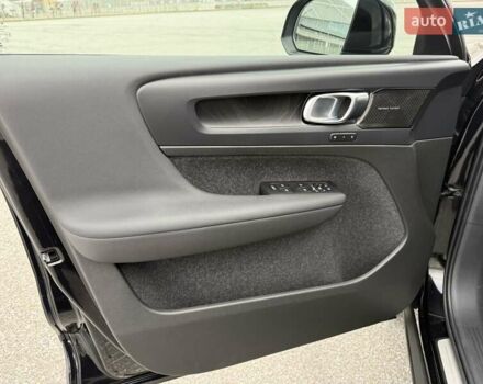 Черный Вольво C40 Recharge, объемом двигателя 0 л и пробегом 100 тыс. км за 29300 $, фото 28 на Automoto.ua