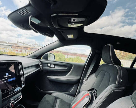 Вольво C40 Recharge, объемом двигателя 0 л и пробегом 53 тыс. км за 27999 $, фото 8 на Automoto.ua