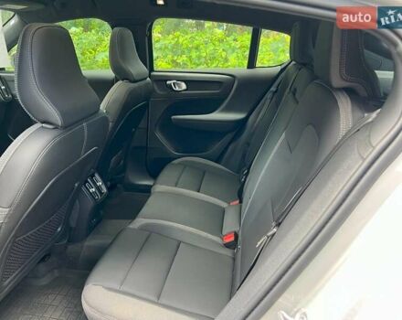 Сірий Вольво C40 Recharge, об'ємом двигуна 0 л та пробігом 21 тис. км за 40390 $, фото 20 на Automoto.ua