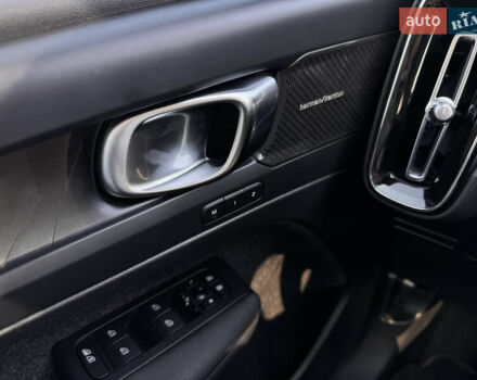 Серый Вольво C40 Recharge, объемом двигателя 0 л и пробегом 32 тыс. км за 29500 $, фото 9 на Automoto.ua