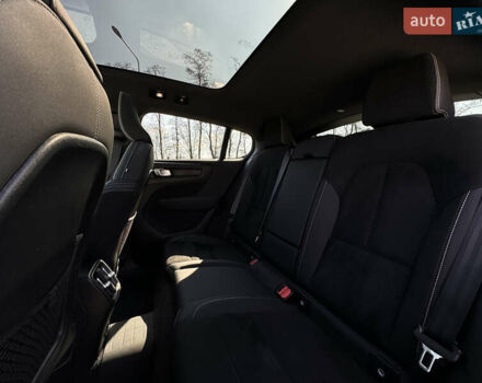 Серый Вольво C40 Recharge, объемом двигателя 0 л и пробегом 32 тыс. км за 29500 $, фото 11 на Automoto.ua