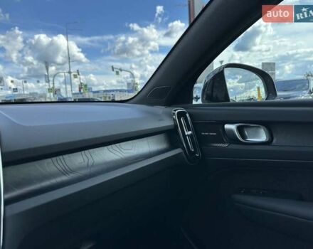 Серый Вольво C40 Recharge, объемом двигателя 0 л и пробегом 15 тыс. км за 43000 $, фото 32 на Automoto.ua