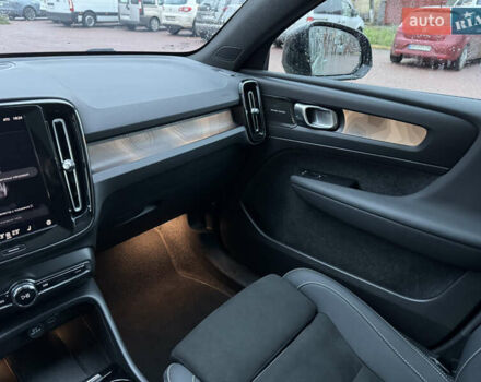 Зеленый Вольво C40 Recharge, объемом двигателя 0 л и пробегом 26 тыс. км за 33999 $, фото 35 на Automoto.ua