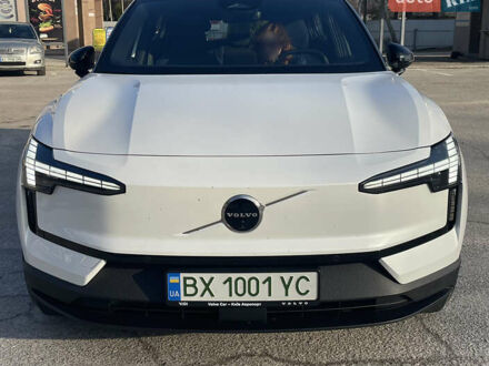 Вольво EX30 2023 в Хмельницком на Automoto.ua Белый Вольво EX30, объемом двигателя 0 л и пробегом 35 тыс. км за 38000 $, фото 1 на Automoto.ua