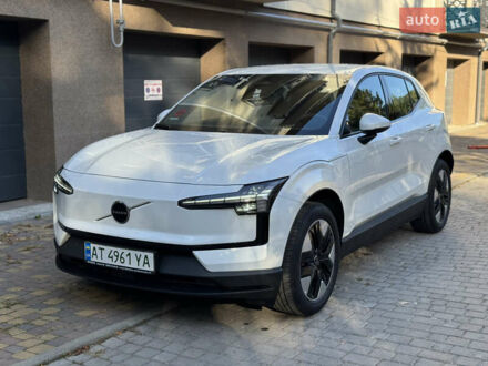 Вольво EX30 2024 в Ивано-Франковске на Automoto.ua Белый Вольво EX30, объемом двигателя 0 л и пробегом 16 тыс. км за 26750 $, фото 1 на Automoto.ua