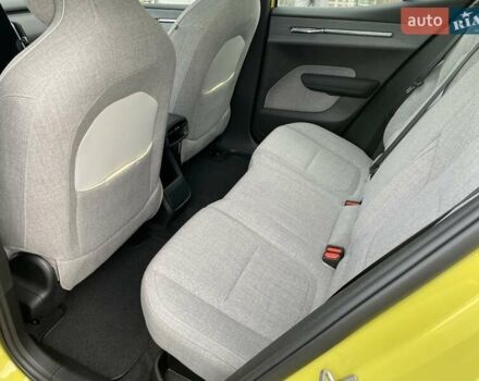 Желтый Вольво EX30, объемом двигателя 0 л и пробегом 19 тыс. км за 43034 $, фото 9 на Automoto.ua