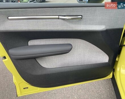 Желтый Вольво EX30, объемом двигателя 0 л и пробегом 19 тыс. км за 43034 $, фото 13 на Automoto.ua