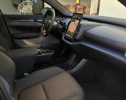 Серый Вольво EX30, объемом двигателя 0 л и пробегом 13 тыс. км за 25900 $, фото 2 на Automoto.ua