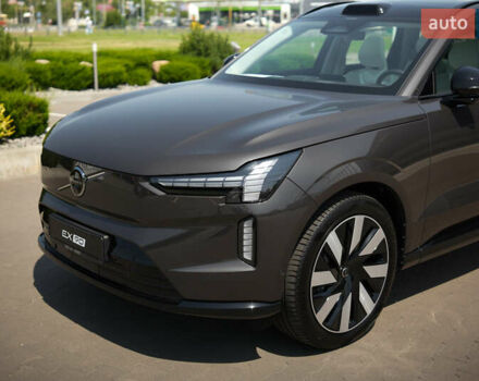 Серый Вольво EX90, объемом двигателя 0 л и пробегом 1 тыс. км за 90459 $, фото 4 на Automoto.ua