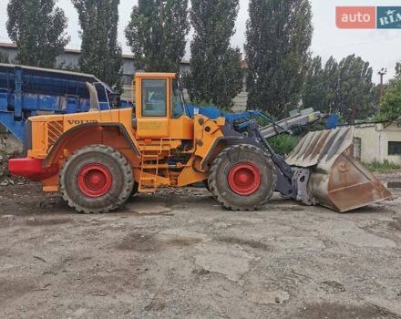 Желтый Вольво L 180, объемом двигателя 12.1 л и пробегом 10 тыс. км за 75500 $, фото 10 на Automoto.ua