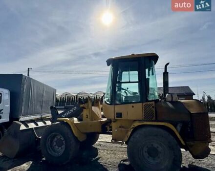 Желтый Вольво L 35D, объемом двигателя 0 л и пробегом 100 тыс. км за 16000 $, фото 8 на Automoto.ua